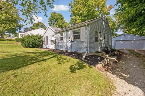 3004 Risley Dr, Lansing, MI 48917 photo 4