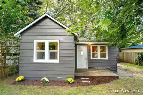 128 34th St SE, Wyoming, MI 49548