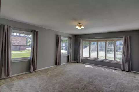 710 Griswold St, Jackson, MI 49203 photo 2