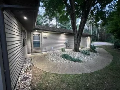 18718 Lawrence Dr, Stanwood, MI 49346
