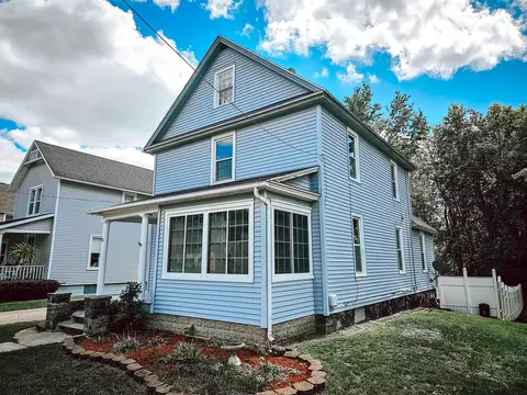 44 Westwood St, Hillsdale, MI 49242