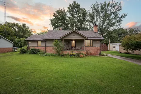 1281 Warren Ct, Benton Harbor, MI 49022