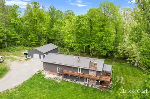 3375 W 56th St, Fremont, MI 49412