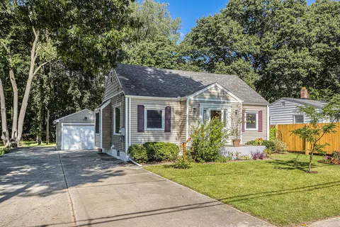 5343 Keyes Dr, Kalamazoo, MI 49004