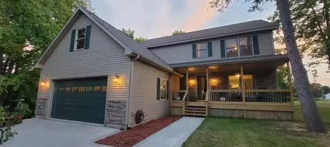 2027 Woodland Trl, Hillsdale, MI 49242