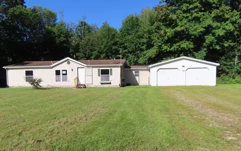 2122 Maple Ln, Hastings, MI 49058