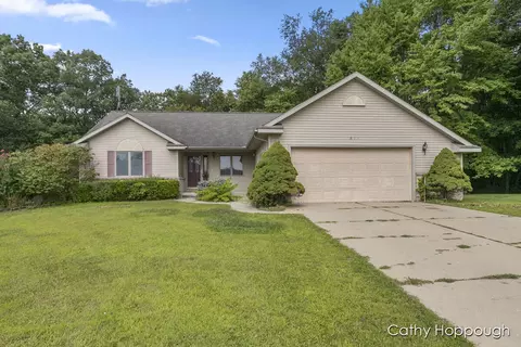 811 Bradford Dr, Belding, MI 48809