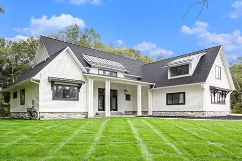 8356 Scots Pine Cir, Kalamazoo, MI 49009