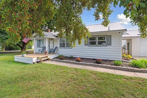 1904 W Main St, Mcbride, MI 48852 photo 5