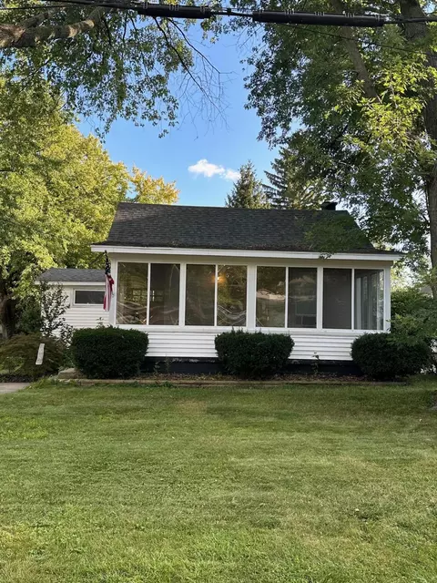 860 Harding St NW, Walker, MI 49544