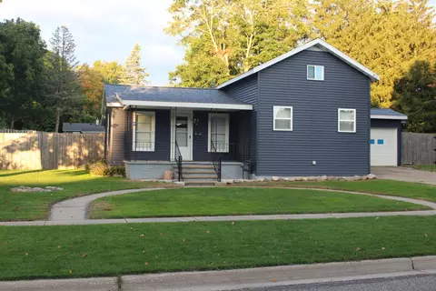 411 E St, Jonesville, MI 49250