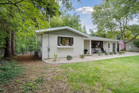 3399 Pine Ridge Dr, Jackson, MI 49201 photo 3