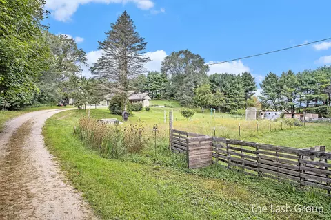 292 4th St, Plainwell, MI 49080 photo 6