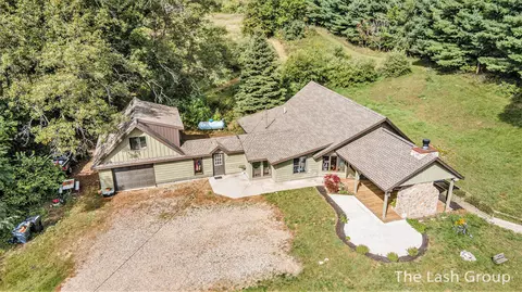 292 4th St, Plainwell, MI 49080 photo 3