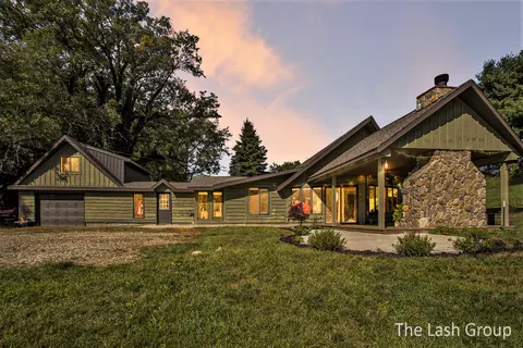 292 4th St, Plainwell, MI 49080