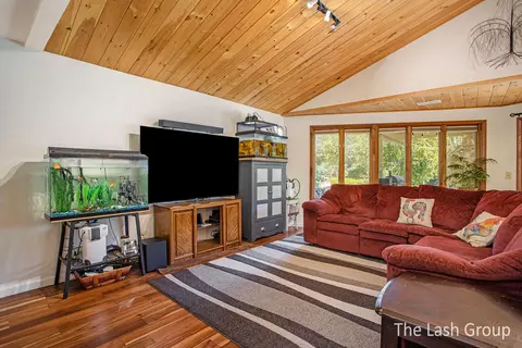 292 4th St, Plainwell, MI 49080 photo 10