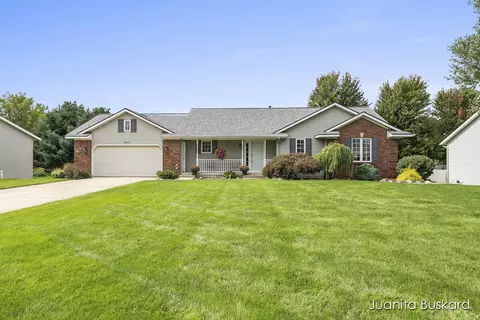 8551 Willowrun Dr, Jenison, MI 49428
