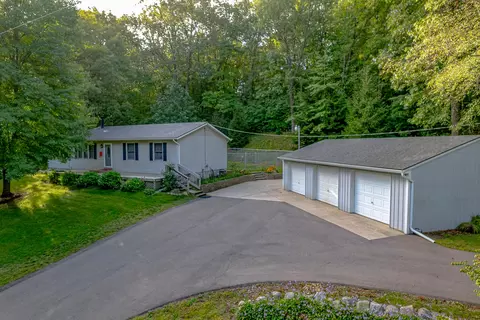 512 105th Ave, Plainwell, MI 49080