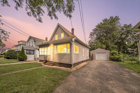 611 Edgewood St, Jackson, MI 49202