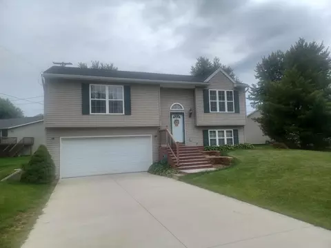 4640 Chesterfield Blvd NW, Grand Rapids, MI 49534