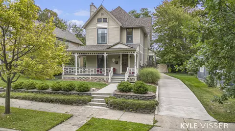 220 Charles Ave SE, Grand Rapids, MI 49503