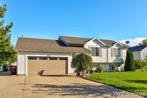 9295 Southwind Dr, Zeeland, MI 49464