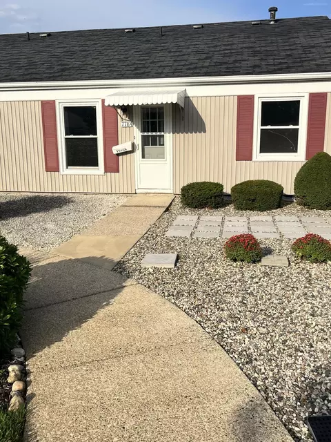 7784 Coachmans Ln, Jenison, MI 49428