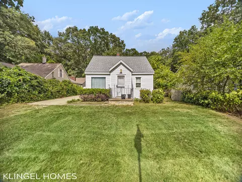 870 E Norton Ave, Norton Shores, MI 49444