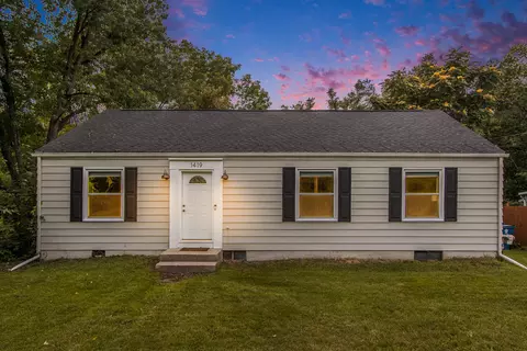 1419 Baker Dr, Kalamazoo, MI 49048