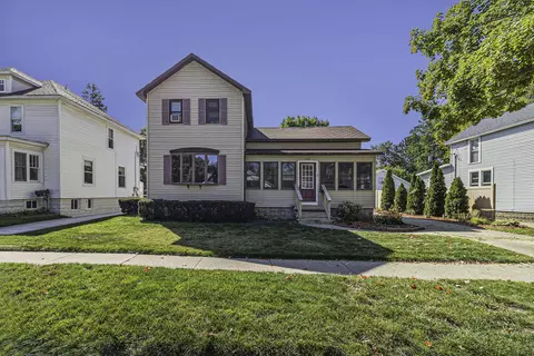 1232 Washington Ave, Grand Haven, MI 49417