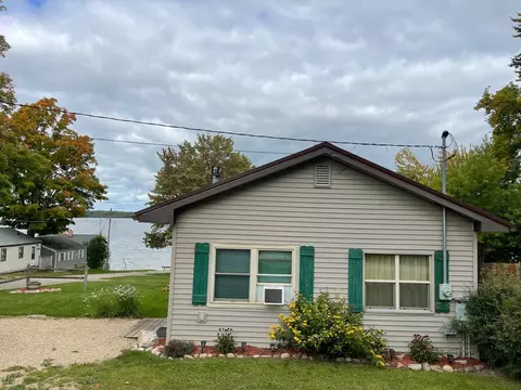19200 3rd St, Chippewa Lake, MI 49320