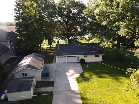 225 E Lakeshore Dr, Hope, MI 48628 photo 2
