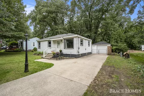 953 Alpine Hills St NW, Walker, MI 49544