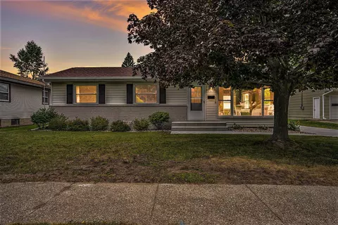 1315 Taylor Ave, Grand Haven, MI 49417
