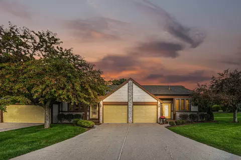 1043 Rolling Green Ln #179, Lansing, MI 48917