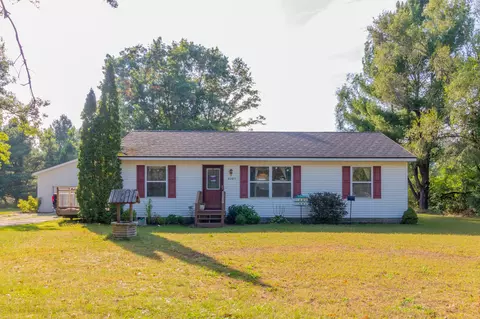 8385 Garbow Rd, Howard City, MI 49329