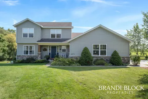 11271 Hawks Landing Rd, Lowell, MI 49331