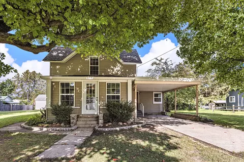 220 N F St, Trufant, MI 49347