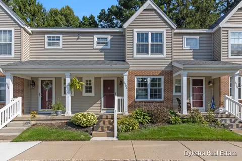 6702 Northland Dr NE #9, Rockford, MI 49341