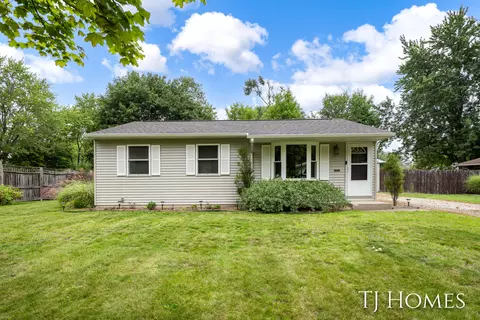 2231 Oakcreek Ave, Kalamazoo, MI 49004