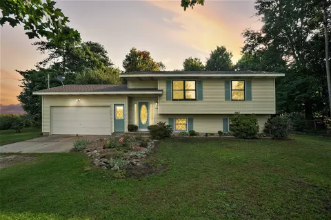 9996 120th Ave, West Olive, MI 49460