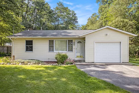 10121 N 10th St, Plainwell, MI 49080