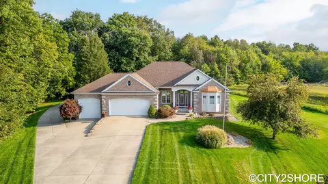 3667 Hill Side Dr, Hudsonville, MI 49426