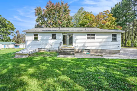 10075 S Mason Dr, Grant, MI 49327
