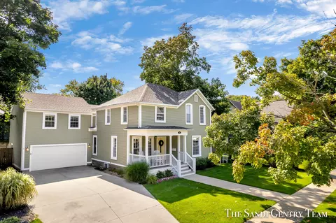 442 Slayton Ave, Grand Haven, MI 49417
