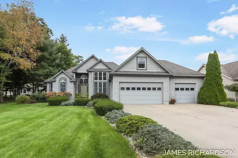 1176 S Robinhood Dr, Muskegon, MI 49445