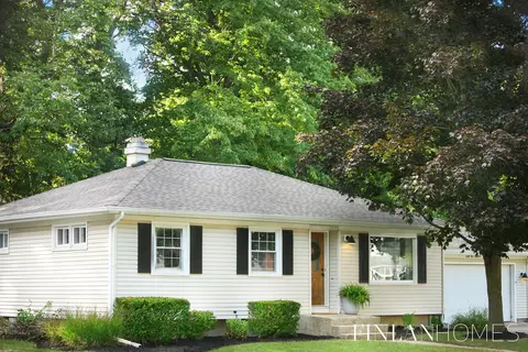 4519 Marshall Ave SE, Kentwood, MI 49508