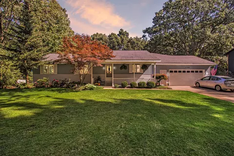 138 N Green Creek Rd, Muskegon, MI 49445