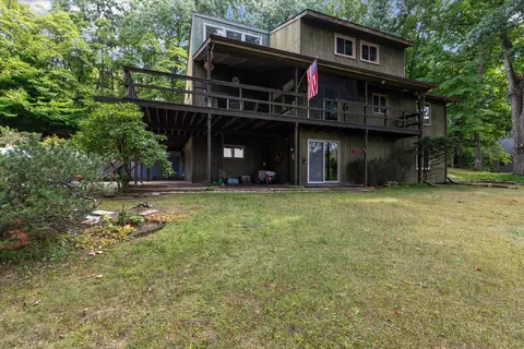 47255 Hillcrest Dr, Bloomingdale, MI 49026