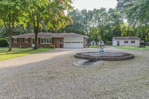 9135 Oakland Dr, Portage, MI 49024
